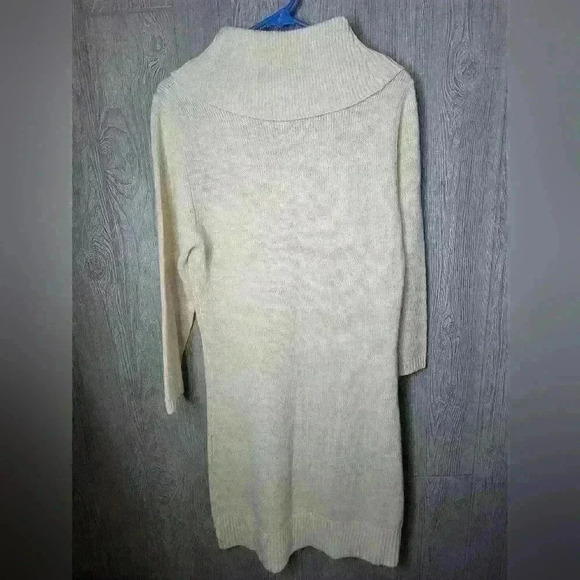 Glamour sweater dress cream with gold thread. Size large. 100% Acrylic - Picture 4 of 4